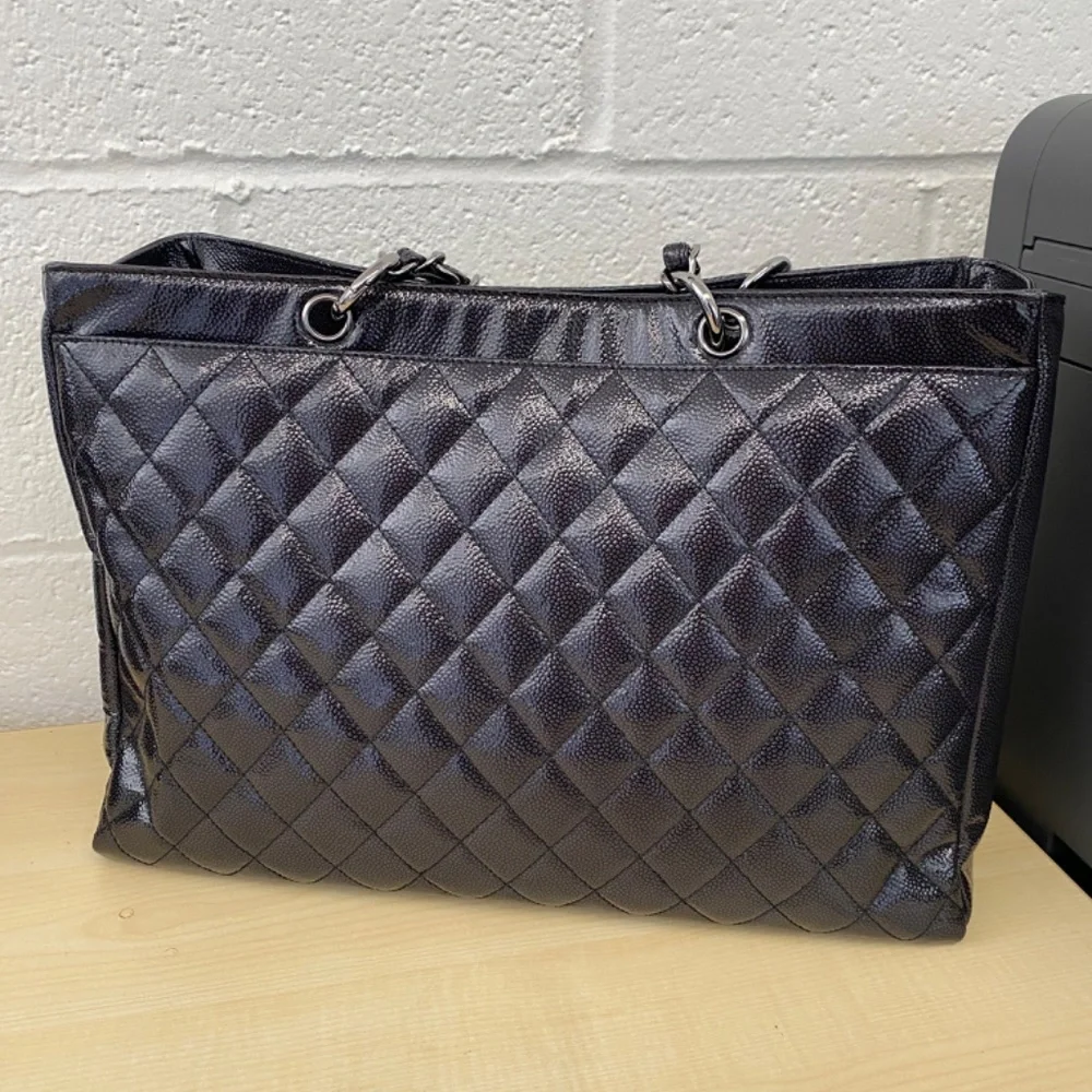 Chanel Reissue patent Caviar large tote bag. Sold - Picture 4 of 11